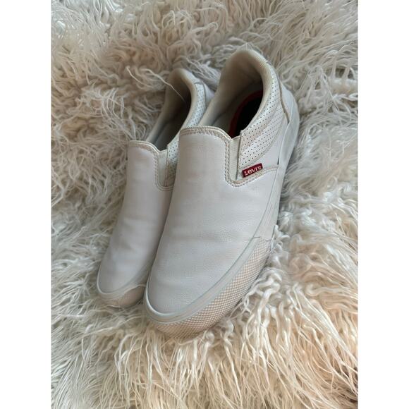 9.5 Women Levi white slip on shoes - Picture 2 of 8